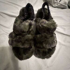 Woman’s Open Toe Fuzzy Slide Sandals in Olive Green Camo